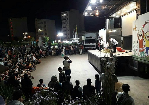 آغاز نمایش “مشک‌های خالی” در تماشاخانه تریلی سیار زنجان