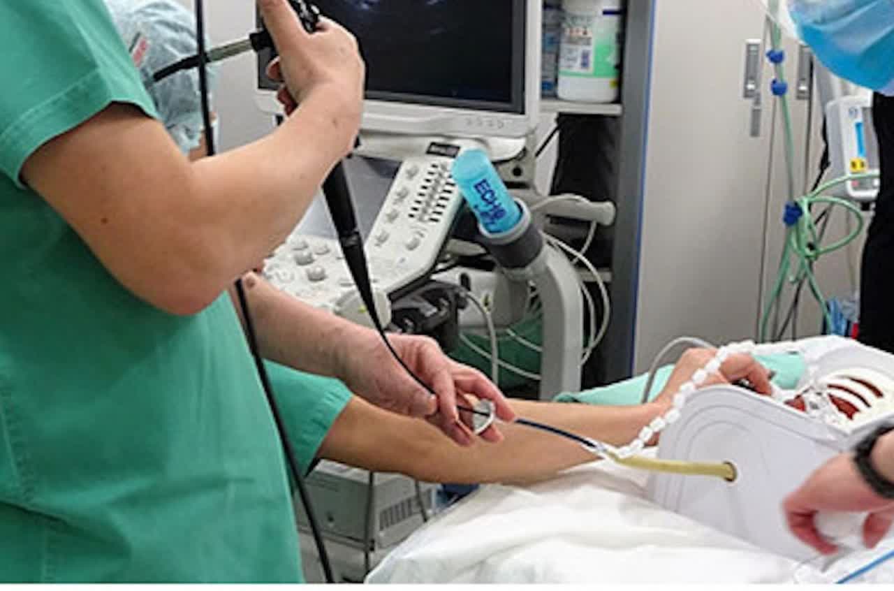 جراحی رایگان سنگ کلیه از طریق پوست در بیمارستان امام حسین (ع)زنجان 