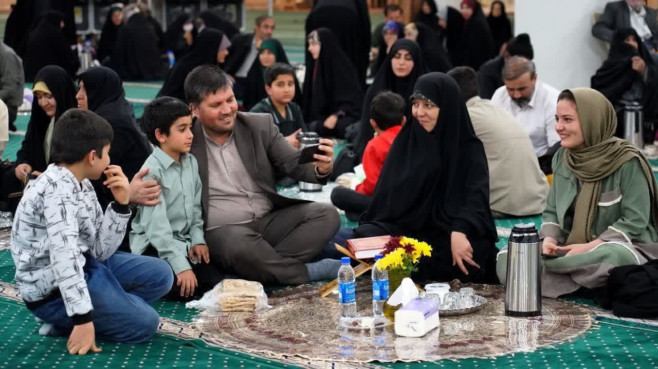 برگزاری افطاری ساده «زندگی با آیه‌ها» برای ۱۰۰ هزار نفر در مصلی زنجان